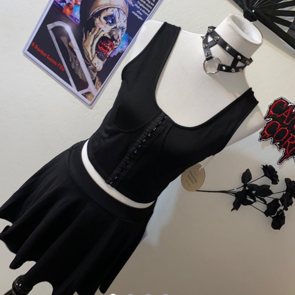 🖤🤍HOOK EYE BUSTIER LIKE TOP N SKIRT SET🖤💀